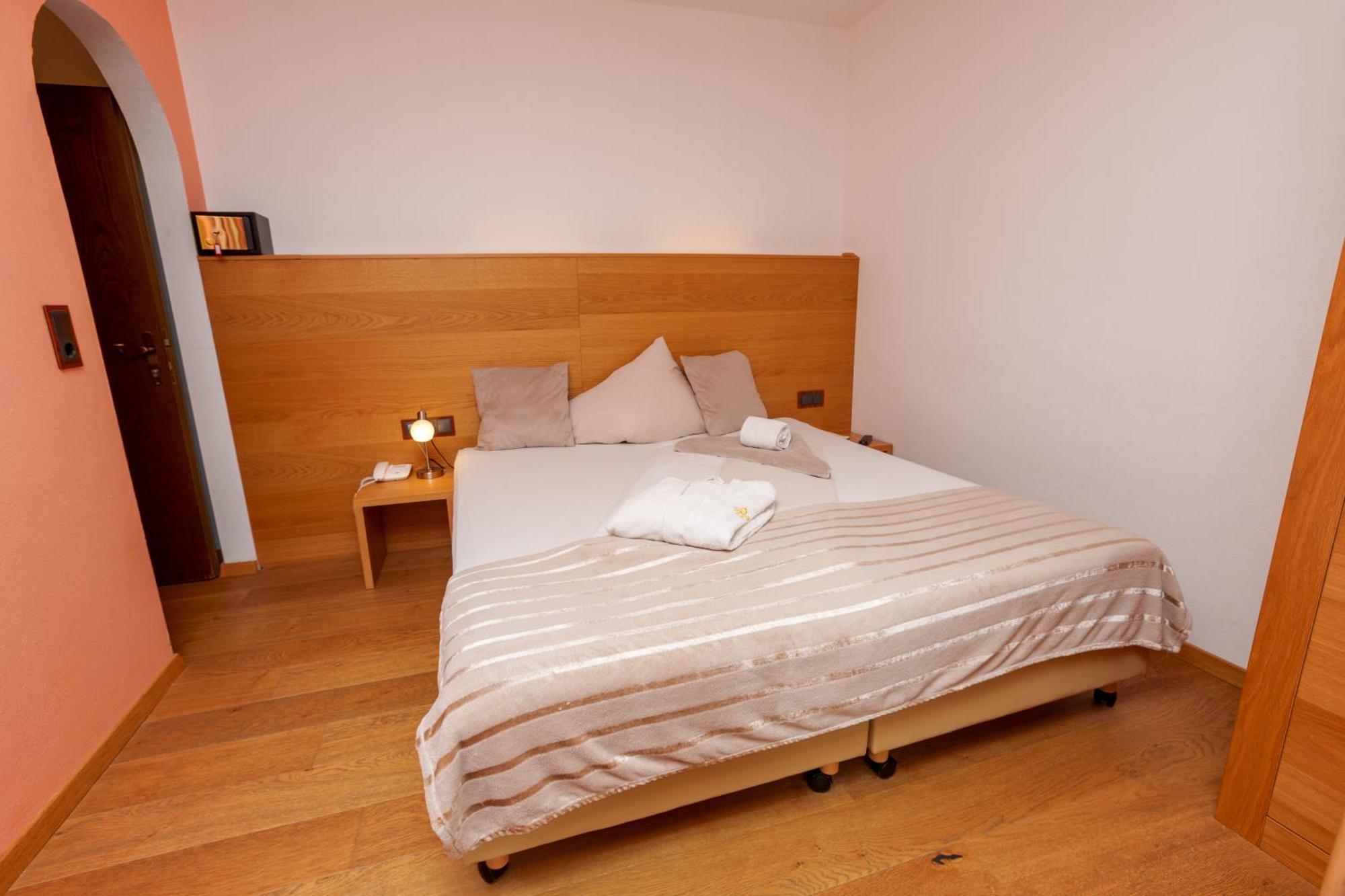Hotel Kuenstleralm Kaprun Luaran gambar