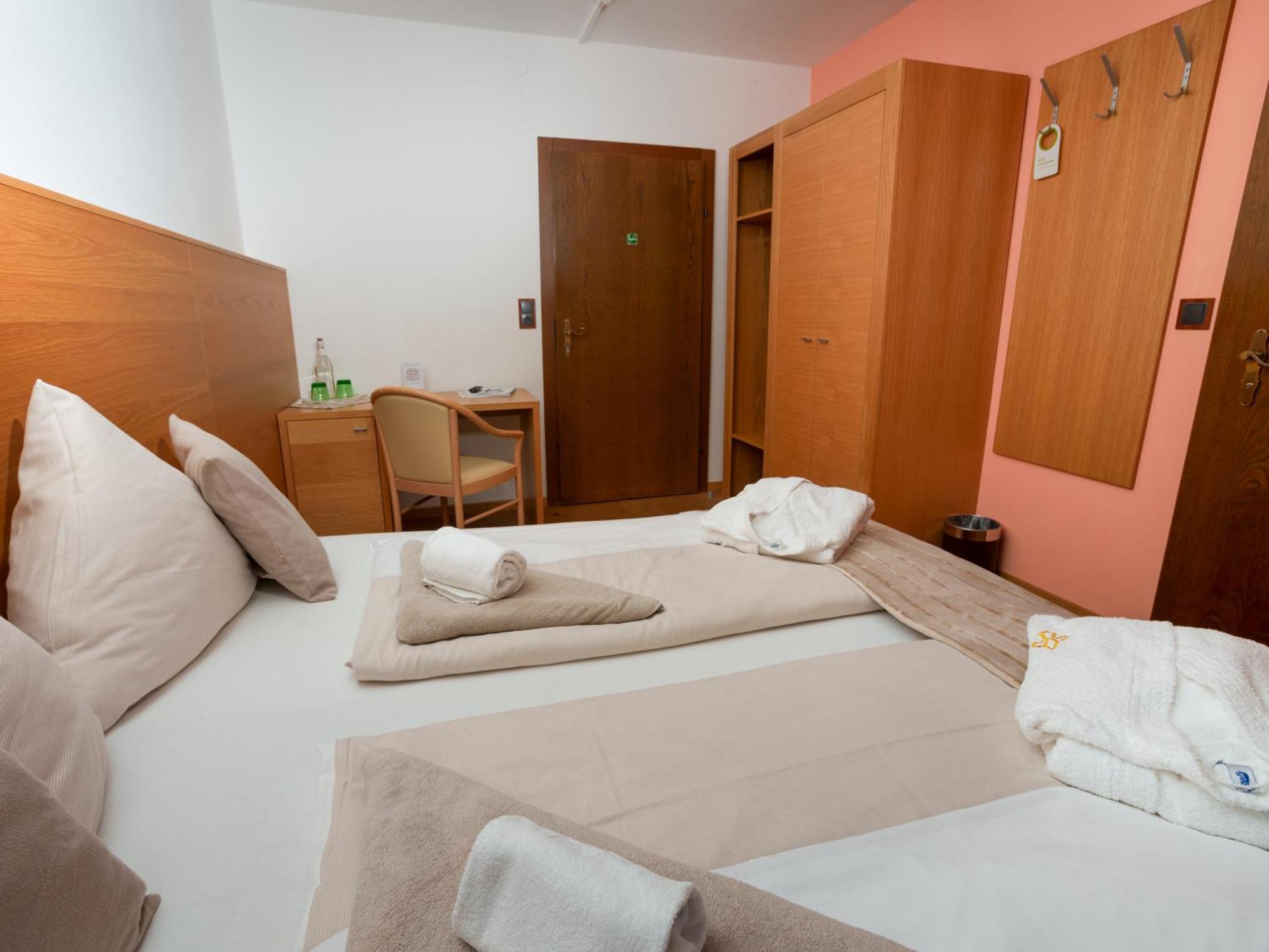 Hotel Kuenstleralm Kaprun Luaran gambar