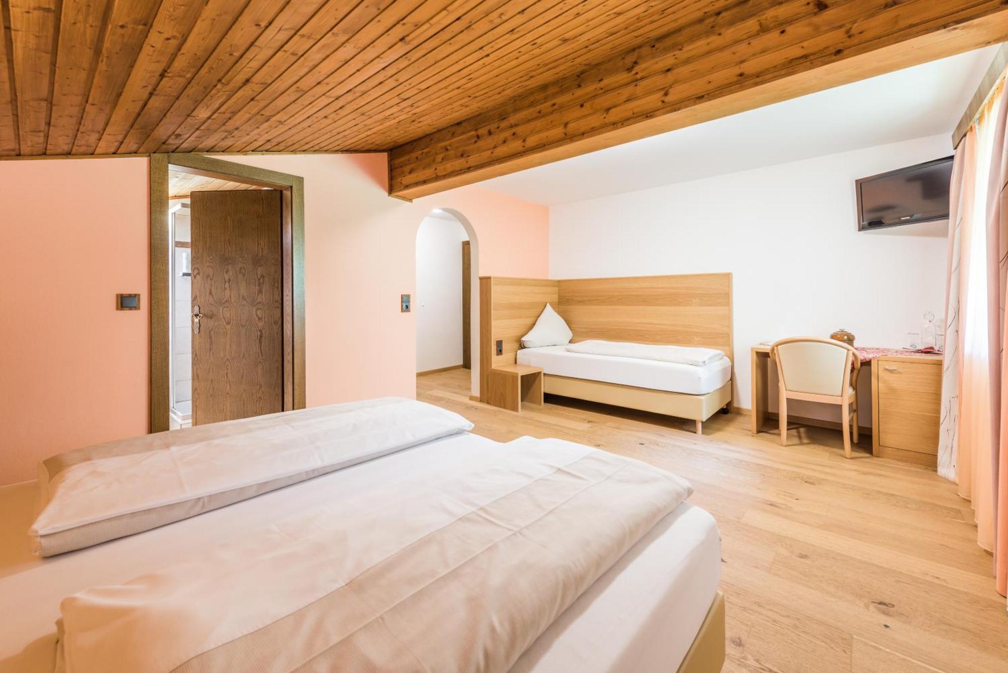 Hotel Kuenstleralm Kaprun Luaran gambar