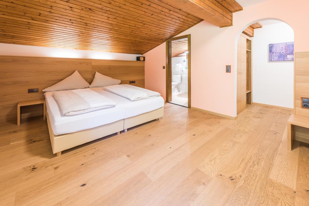 Hotel Kuenstleralm Kaprun Luaran gambar